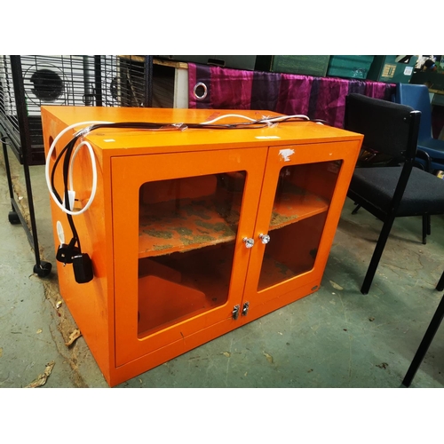 284A - LARGE HEDGEHOG HOUSE ORANGE 2 TIERED UNIT WIT HEATED LAMPS ETC. ALL IN GOOD WORKING ORDER