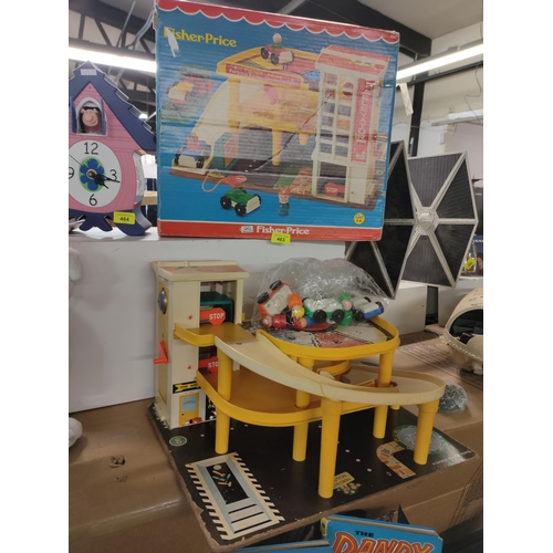 463 - VINTAGE FISHER PRICE TOY GARAGE WITH BOX FIGURES, CARS
