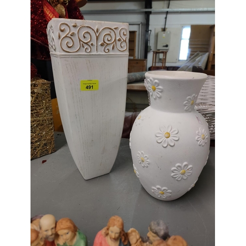 491 - Two decorative vases