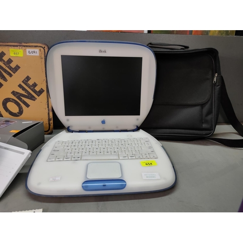 654 - Apple clam shell iBook PowerPC laptop in good working order indigo blue and white in color, with car... 