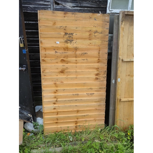 96 - 2 x 3ft garden fence