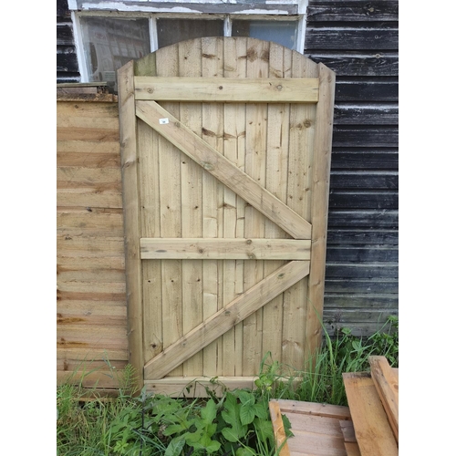 99 - 6ft x 3ft garden gate arched wooden