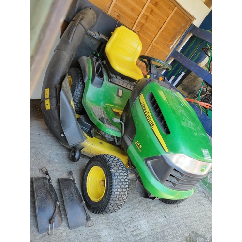 88A - JOHN DEERE 145 RIDE ON MOWER GREAT CONDITION AS NEW 2.2 LTR ENGINE HAS BEEN GARAGED COMPLETE READY T... 