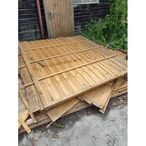 100 - LARGE JOB LOT OF DAMAGED PANELS FOR PROJECTS