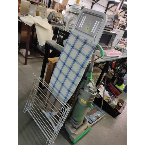 1457 - Beldray ironing board and clothes airer