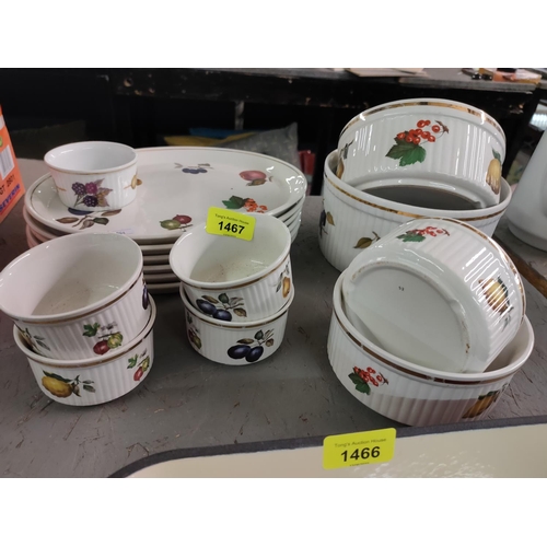 1467 - Set of matching plates and serving bowls