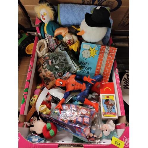 634 - Collection of children’s toys including soft toys, soldiers playset, Spider-Man and party poppers