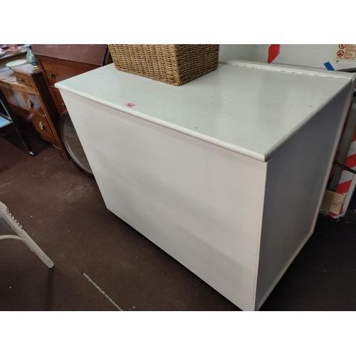 1644 - Large white wooden storage chest. Approximately 92 x 51 x 80 cm