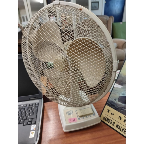 1707 - White knight desk fan