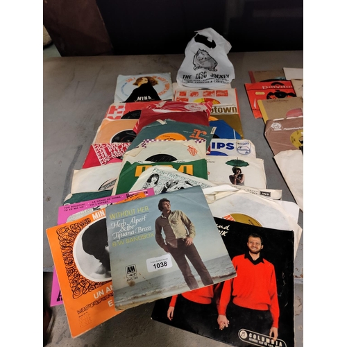 1038 - A collection of vintage 45 singles