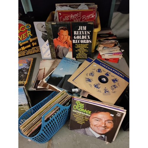 1044 - A large collection of mixed vinyl albums including Jim Reeves and Des O'Connor