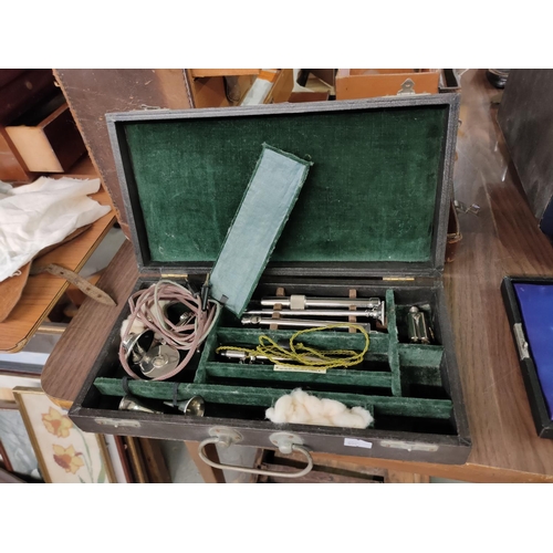 1207 - A vintage boxed medical instrument