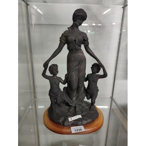 1239 - A cast model of woman and children