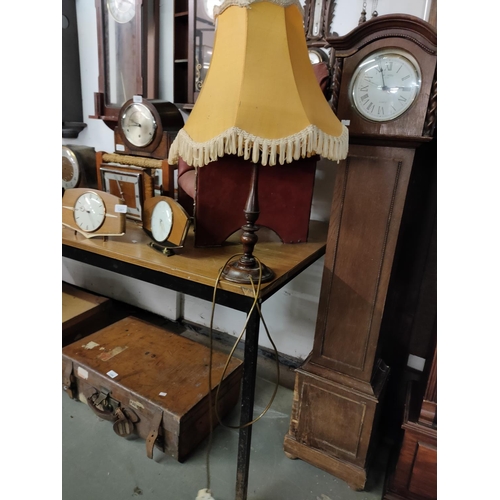 1263 - A nice turned wood table lamp and shade