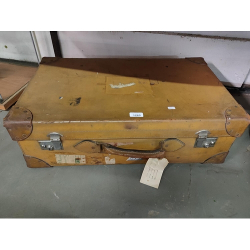 1265 - A nice quality old leather suitcase