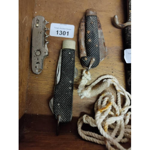 1301 - A collection of three vintage pen knives