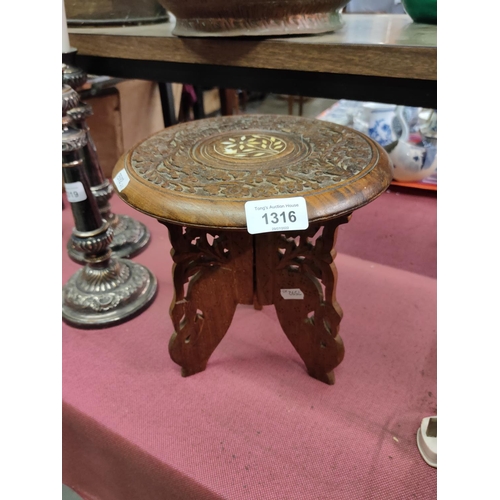 1316 - A pretty wooden plant stand table