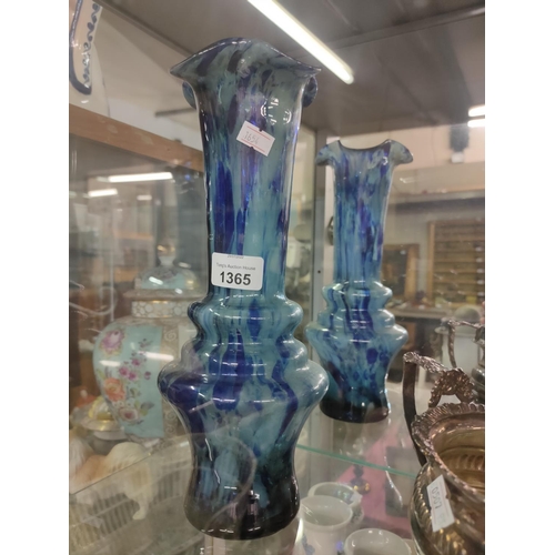 1365 - A mottled blue glass vase