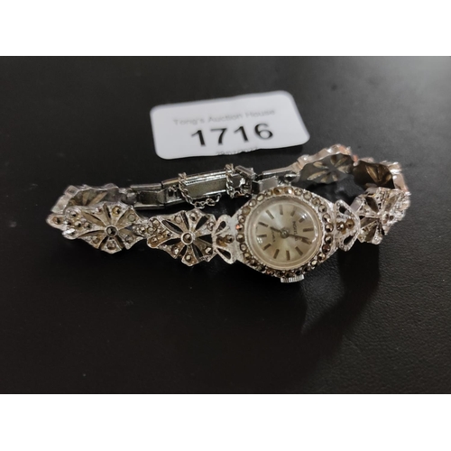 1716 - Stunning art deco silver colour watch by Ingersol, Swiss made. In good working order