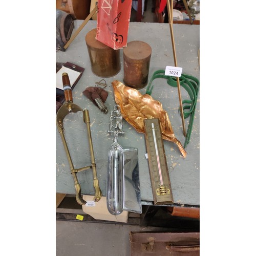 1024 - A collection of metal ware including a music stand. Ten items in total