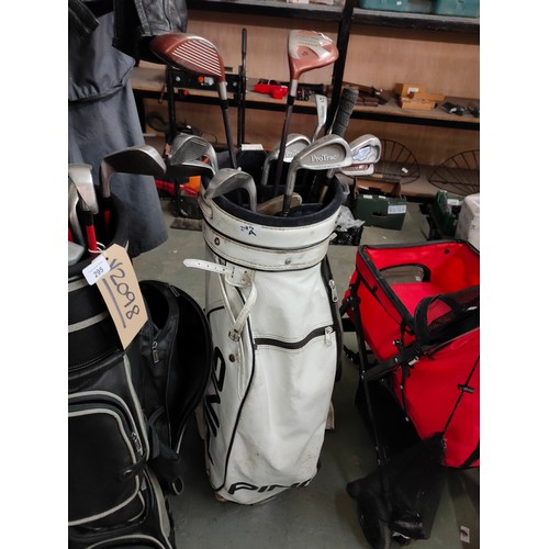 295A - LEFT HANDED GOLF CLUBS IN BAG PING