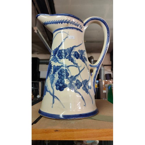 1373c - Blue and white vase jug