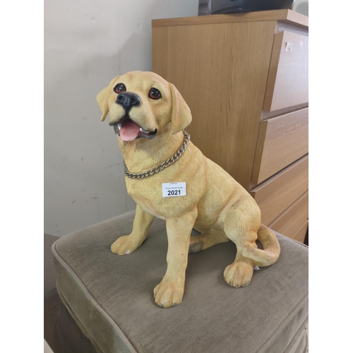 2021 - The Leonardo collection Golden Labrador ornament. Approximately 35 cm tall. Slight damage to one paw