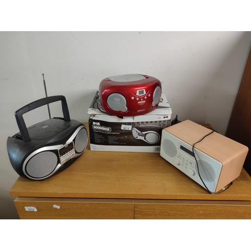 2033 - Collection of three radios