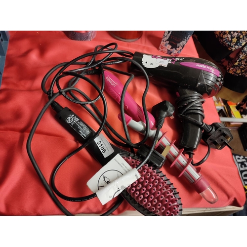 2106 - Collection of hairstyling accessories including hello Kitty hairdryer