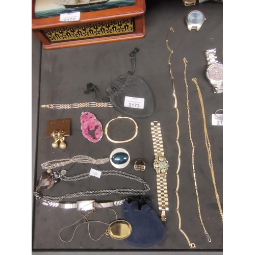 2173 - Collection of costume jewellery including vintage items