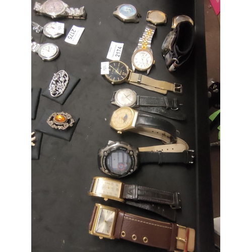 2174 - Large collection of watches