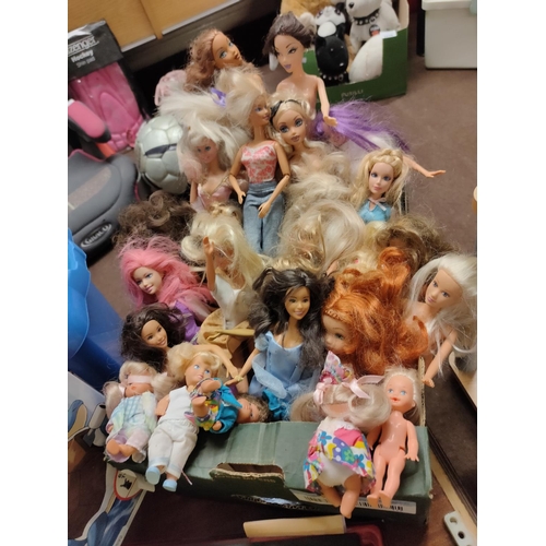 2197 - Large collection of dolls including Barbie