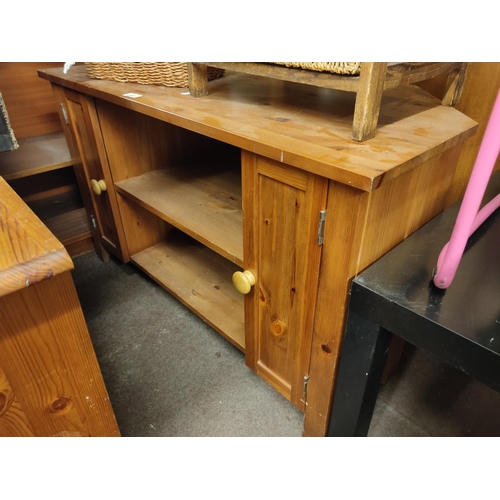 2267 - Wooden TV stand with shelves and cupboards. Approximately 100cm long