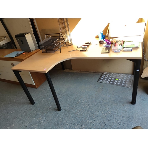 2420 - Office corner desk