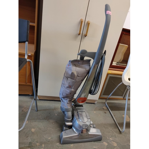 2424 - KIRBY Vacuum cleaner. In fully working order