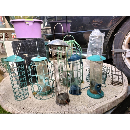 14 - Job lot of bird feeders