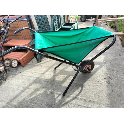 60 - FOLDING GARDEN TROLLEY BARROW