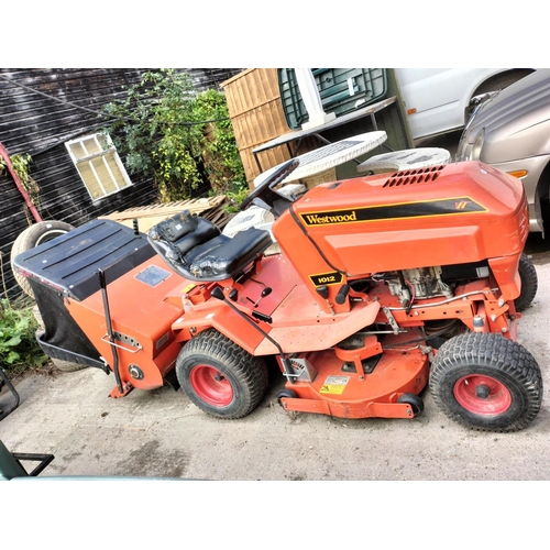 67 - Westwood 1012 ride on lawnmower good working order complete with collection box, key etc.