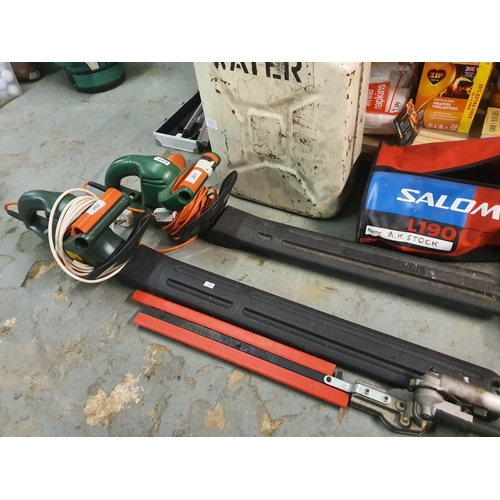 262 - BLACK AND DECKER HEDGE CUTTER