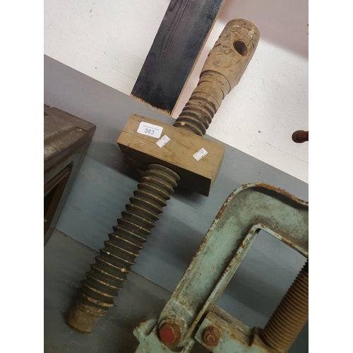 363 - OLD VINTAGE WOODEN VICE SCREW