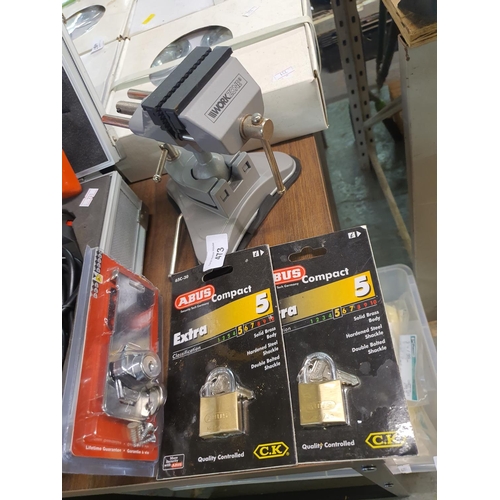 473 - A small workzone vice and 3 x locks new