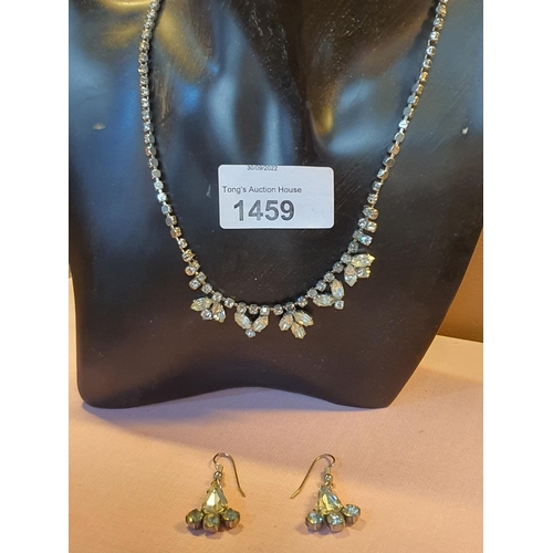 1459 - Silver coloured necklace and earring set