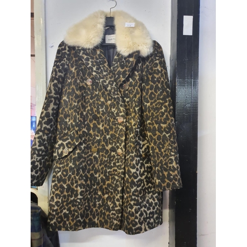 513 - Beautiful River Island leopard print coat with faux fur collar size 8