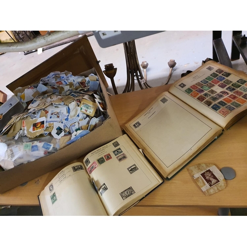 1197 - Large collection of stamps from around the world and two stamp albums with a lot of contents