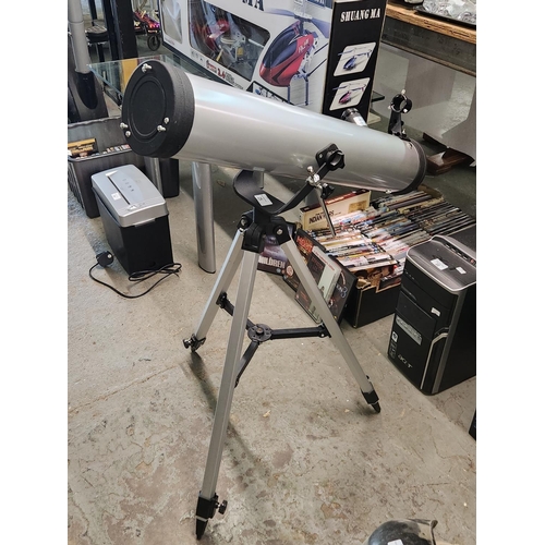 25 - Adjustable portable telescope and stand as new