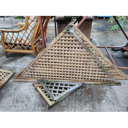 75 - Four pieces of triangular trellis