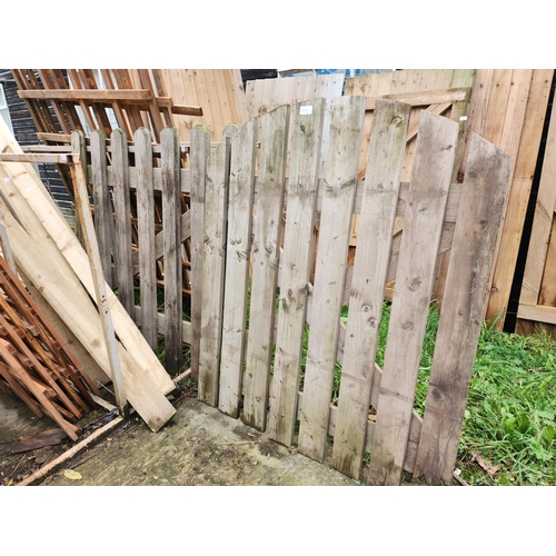 77d - 2 x 3ft garden wooden gates