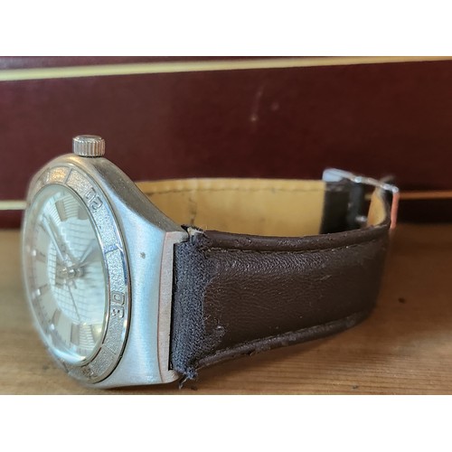 1326e - Ieke gents wrist watch