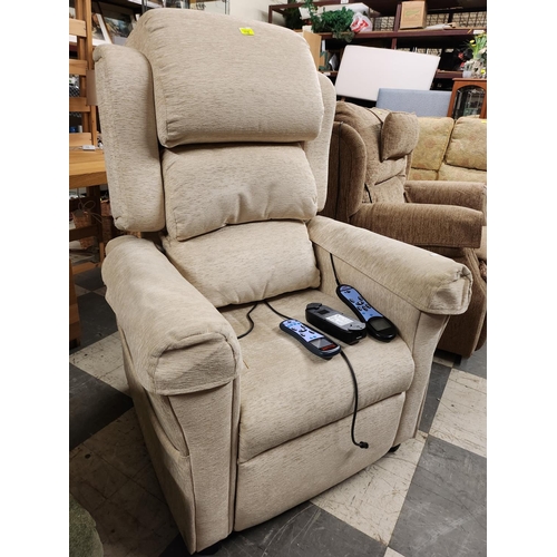 718 - QUALITY Cream fabric ELECTRIC reclining chair GWO