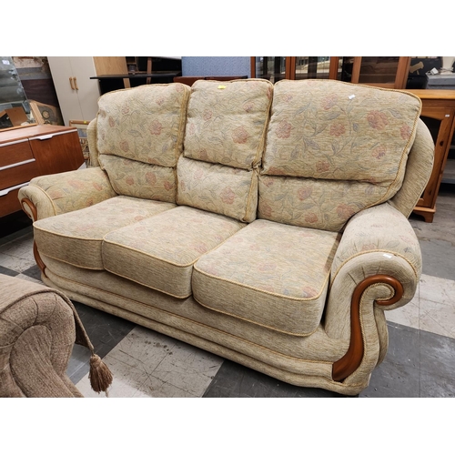 720 - Very comfy 3 seater sofa with floral design, cushion covers come off for cleaning.
175 cm width